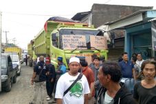 Langgar Jam Operasional,...