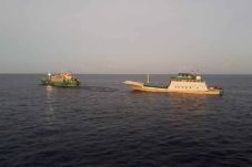 Kapal Mati Mesin di...