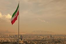 Iran Umumkan Penangguhan...