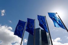 UE Tolak Ultimatum yang...