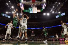 Bungkam Celtics, Bucks...