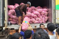 Operasi Pasar Bawang...