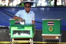 Palang Pracharat, Partai...