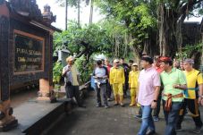 Gubernur Anies Bayar...