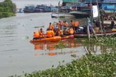 Terpeleset Saat Mancing,...