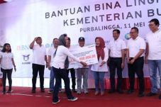 Asabri Serahkan Bantuan...