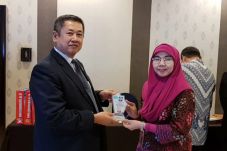 Wakil Rektor UBSI Tandatangani...