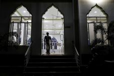Masjid-masjid Diserang,...
