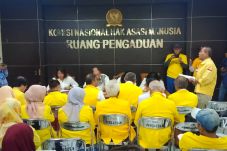 Datangi Komnas HAM,...