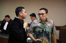 Bacakan Pledoi, Sekjen...