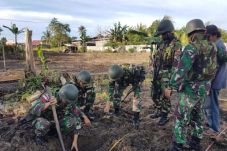 Puluhan Peluru Tajam...