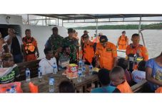 32 Penumpang Longboat...