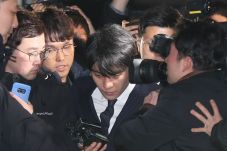 Kian Rumit, Seungri...