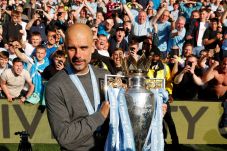 Guardiola Rebut Gelar...