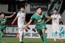 Bekuk Arema, Pelatih...