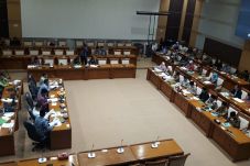 DPR dan Pemerintah Bahas...