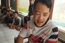 Di Tengah Ramadhan,...