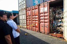 Gara-gara Sampah, Filipina...