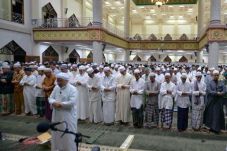 Apakah Hukum Membaca...
