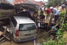 Mobil Avanza Seret Motor...