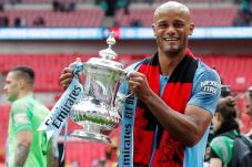 Vincent Kompany Resmi...
