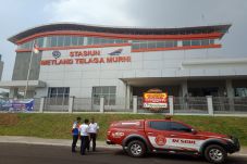 Stasiun KRL Commuter...