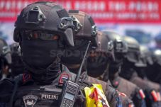 Puluhan Ribu Polisi...