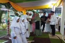 Bupati Kobar Nurhidayah...