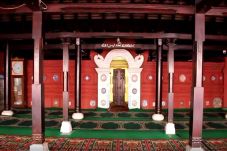 Keunikan Masjid Merah...