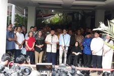 Prabowo-Sandi Tolak...