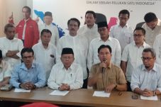 Yusril Siap Ladeni Gugatan...