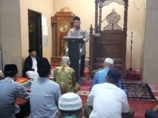 Imam Masjid Al Abrar...