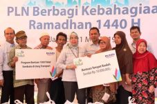 PLN Bagikan 15.000 Paket...