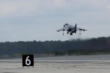 Jet Penyerang AV-8B...