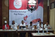 Anti Anarkistis, Relawan...