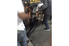 Bentrok Massa dengan...