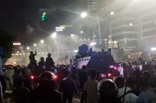 Bentrok Massa vs Polisi,...