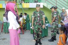 Satgas Yonif R 408 Bagikan...