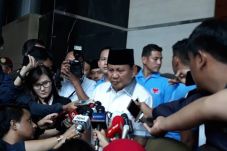 Prabowo Jenguk Korban...