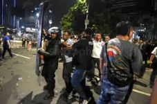 Ricuh Demo Berlanjut,...