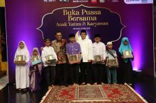 Gelar Bukber dengan...