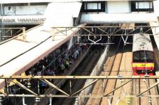 Kerusuhan 22 Mei, Commuter...