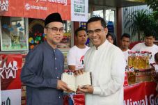 Bazar Rakyat dan Wakaf...