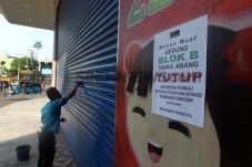 Pasar Tanah Abang Tutup,...