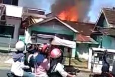 Api Mengamuk di Salatiga,...