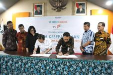 Lancarkan Bongkar Muat,...