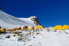 Antrean Padat di Puncak...