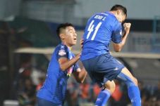 Bekuk Persela Lewat...