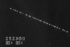 60 Satelit Starlink...