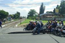 309 Perlintasan Kereta...